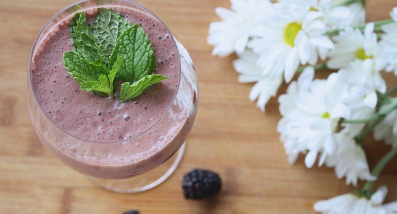 smoothie spiruline banane fruits rouges